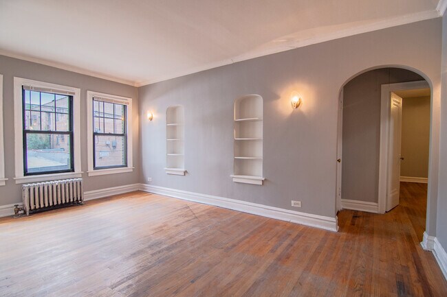 Building Photo - 1618 W Farwell Ave