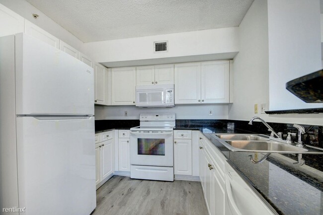 Foto del edificio - 2 br, 2 bath House - 651 Okeechobee Blvd A...