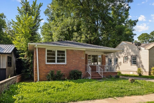 Building Photo - Charming 3 Bedroom, 2 Bathroom house