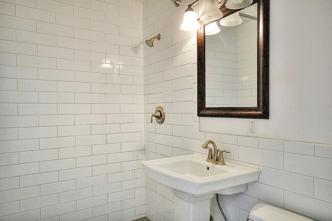 Building Photo - 6694 Del Playa Dr