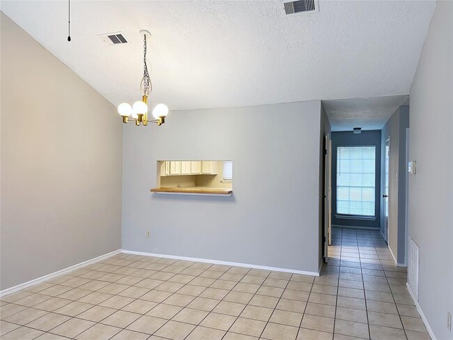 Building Photo - 2402 Spring Dusk Dr