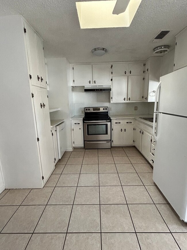 Foto del edificio - Charming Family Home Near John Ireland Ele...