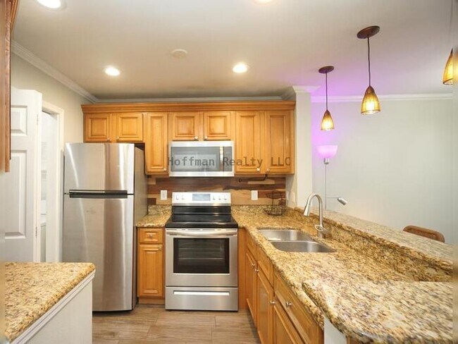 Foto del edificio - Beautiful 2-Bedroom Condo with Lake Views in Carrollwood