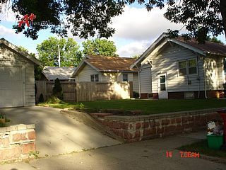 Building Photo - 1120 W 22nd St