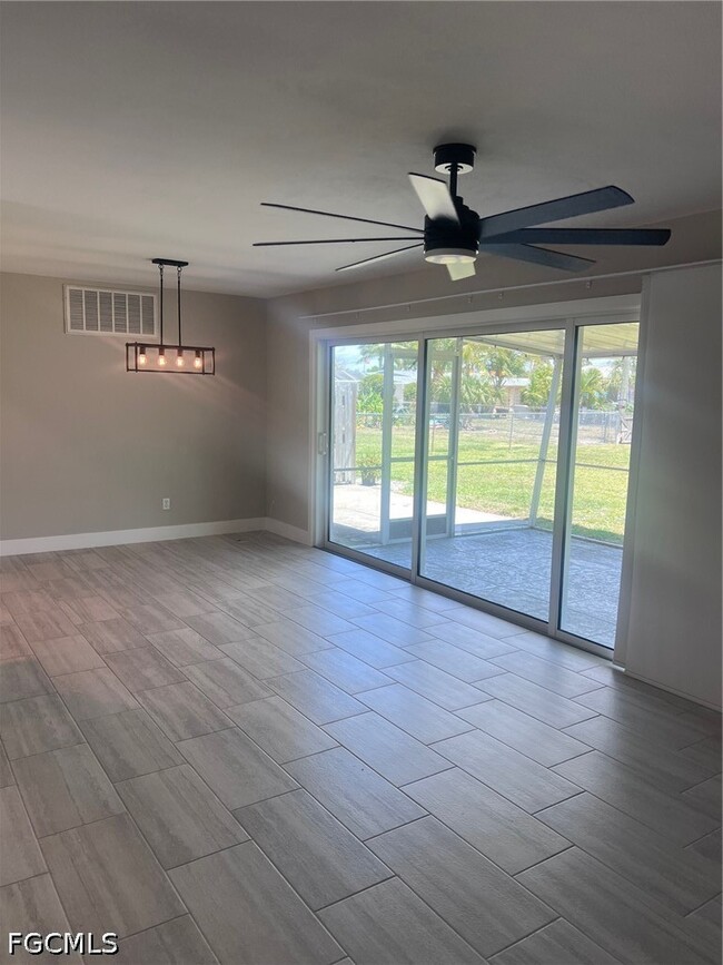 Foto del edificio - 5215 Rutland Ct