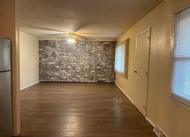 Building Photo - 209 Avalon Ln