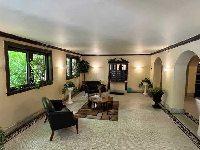 Foto del edificio - 5143 S Kenwood Ave