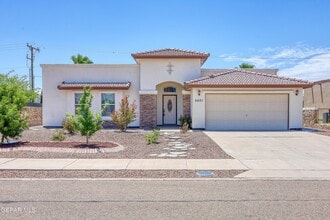 Building Photo - 5601 Valley Maple Dr