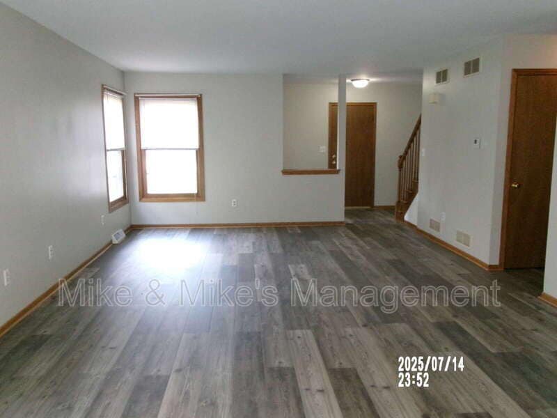 Primary Photo - 3365 S 113th St