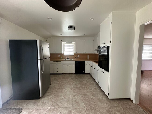 Building Photo - Cozy 3 bedroom/ 2 bath in Rio Del Mar!