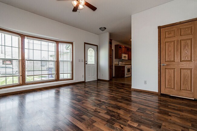 Foto del edificio - 4 Bedroom 3 Bathroom pet friendly home