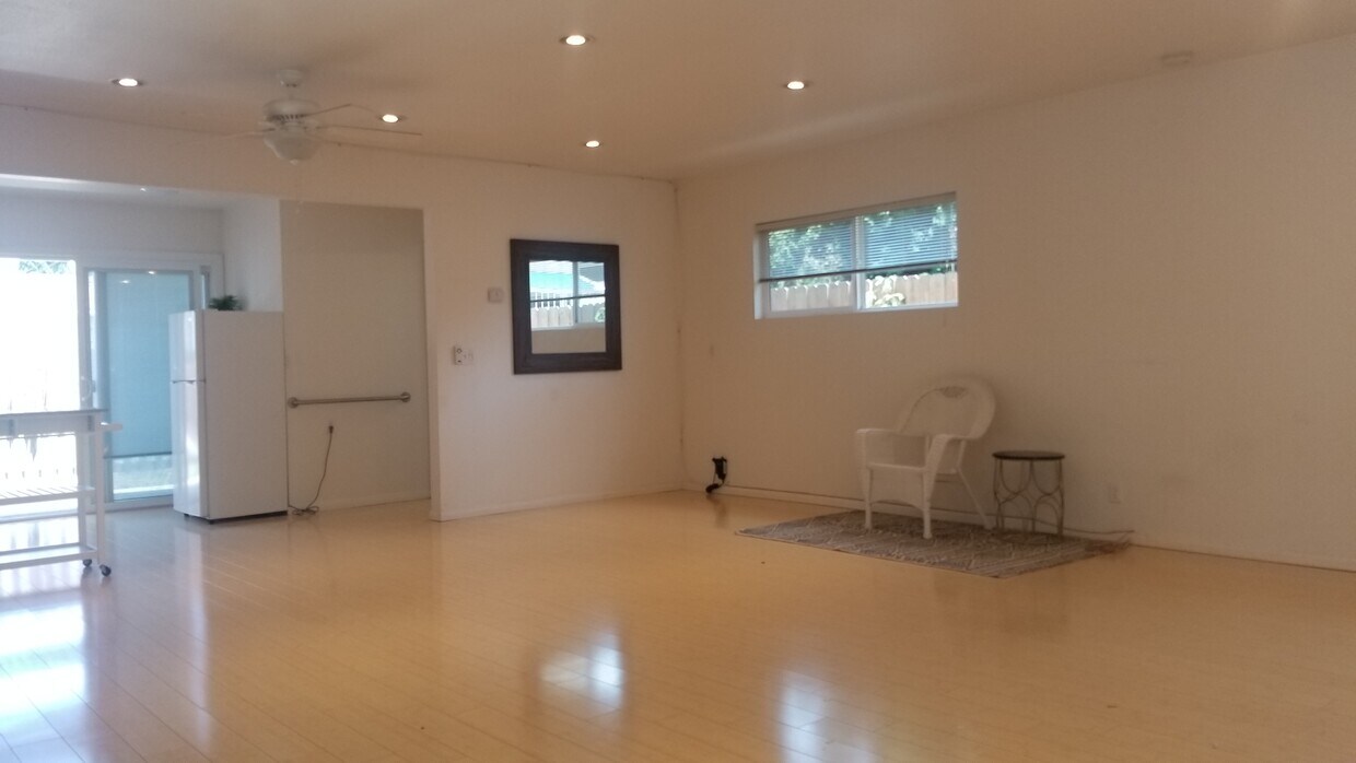 Primary Photo - 11966 Weir St