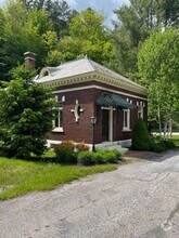 Building Photo - 1 Parker Ave