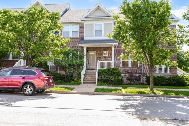 Building Photo - 404 N Sarah St