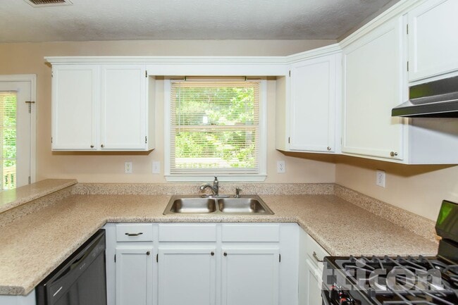 Foto del edificio - 1320 Timber Walk Dr