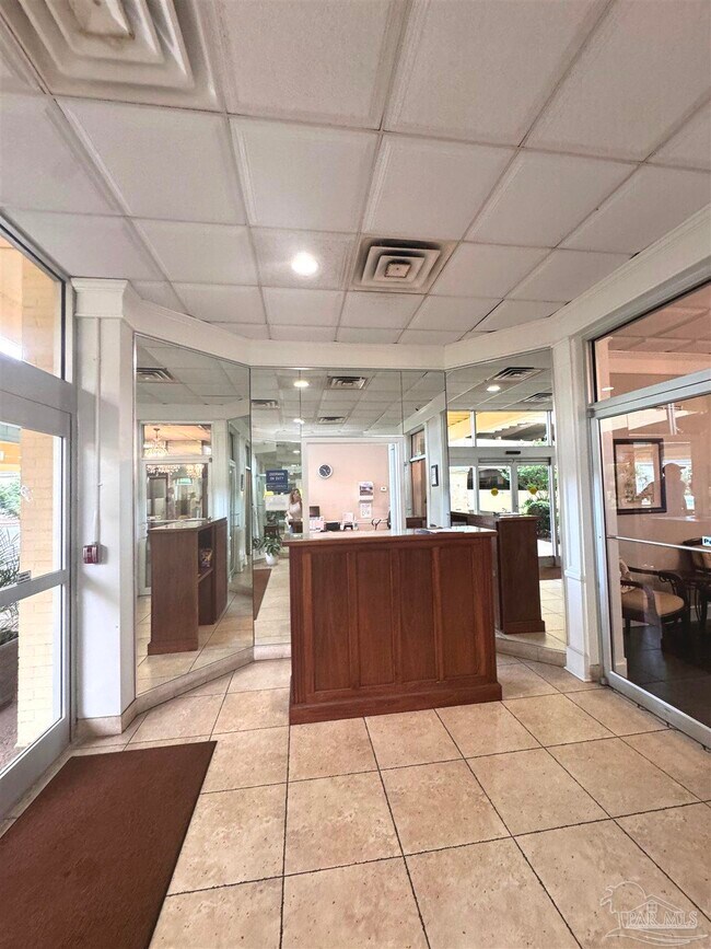 Foto del edificio - 825 Bayshore Dr