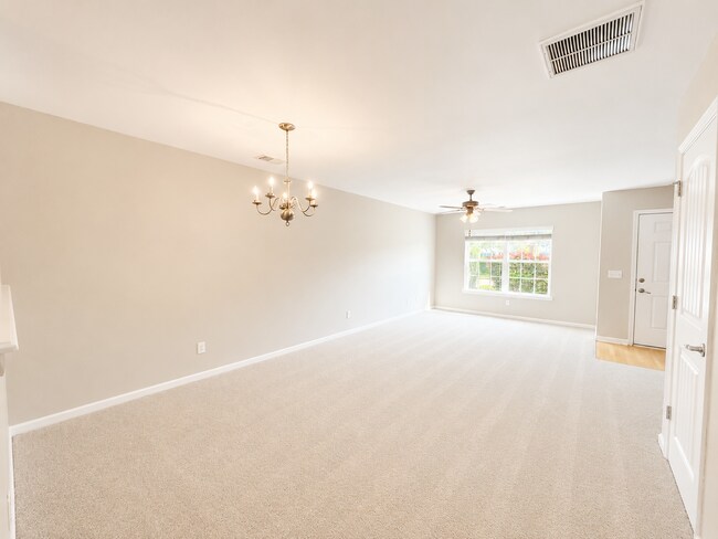Foto del edificio - 2 bedroom 2.5 bath townhome in Spring Lakes