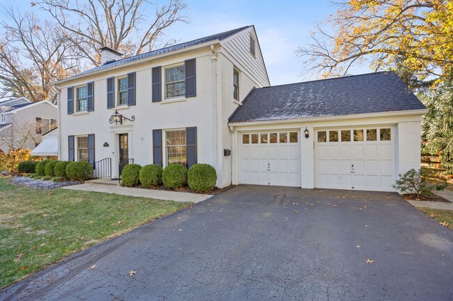 Building Photo - Mariemont- Gorgeous 3 bed 3 bath