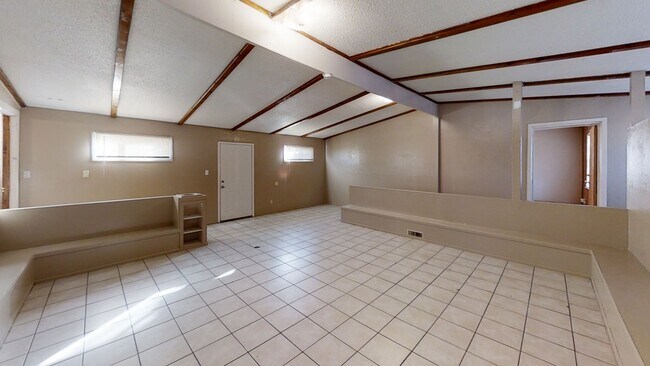 Foto del edificio - 1108 W 14th Ln