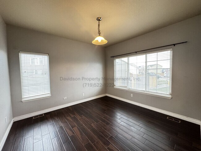 Foto del edificio - Stunning 4 Bedroom House in Security-Widefield