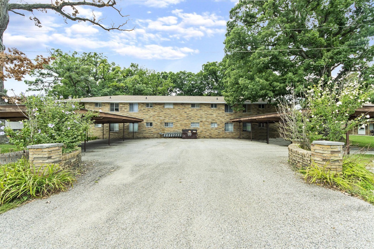 Primary Photo - 249 E Oak Cliff Ct