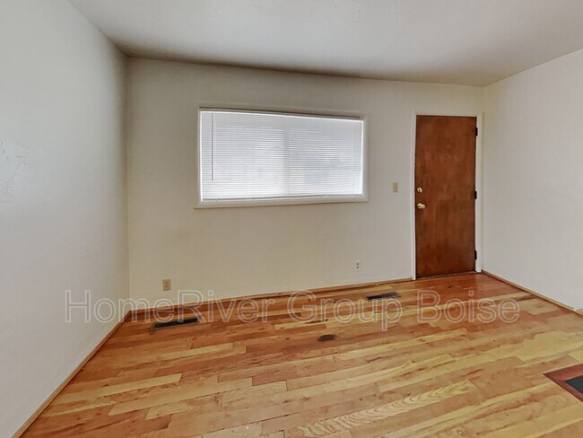 Building Photo - 204 E Morrison St