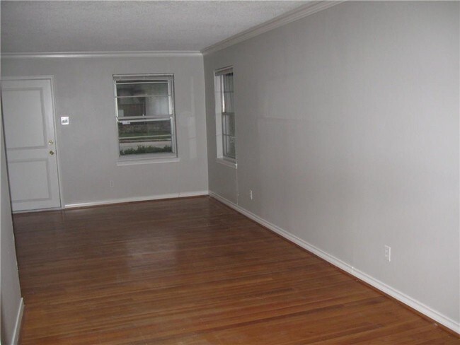 Foto del edificio - 4402 Santa Barbara Dr