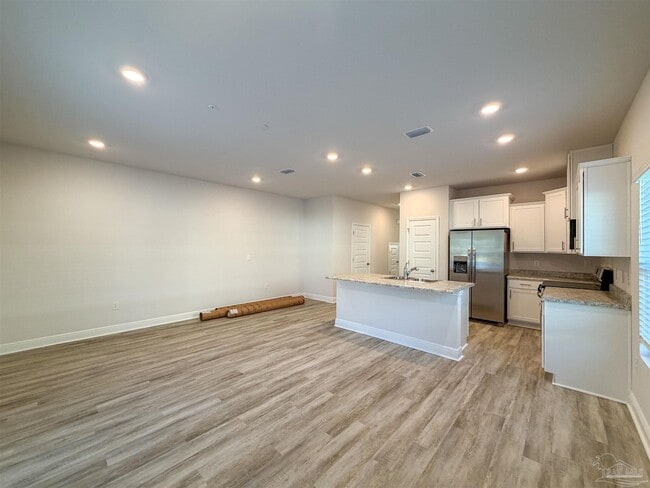 Building Photo - 710-E Giese Ln