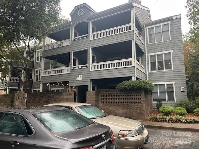 Building Photo - 433 W 8th St