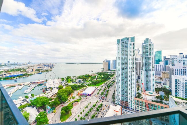 Foto del edificio - 398 NE 5th St