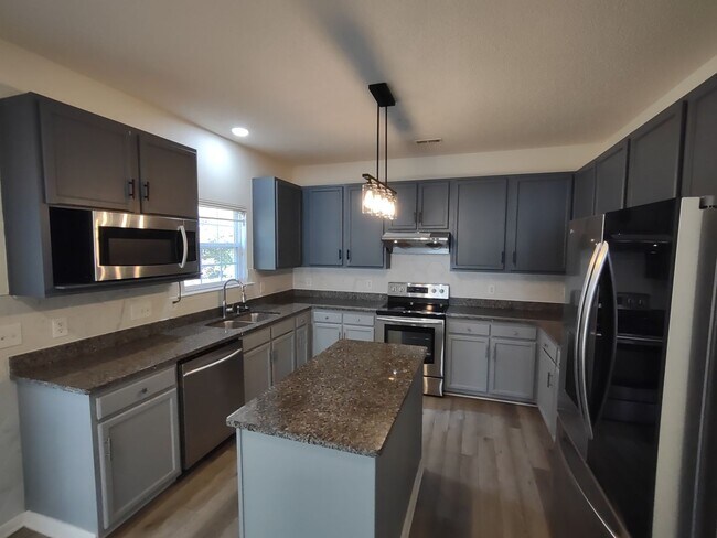 Foto del edificio - Beautiful 2-story home located in the Reed...