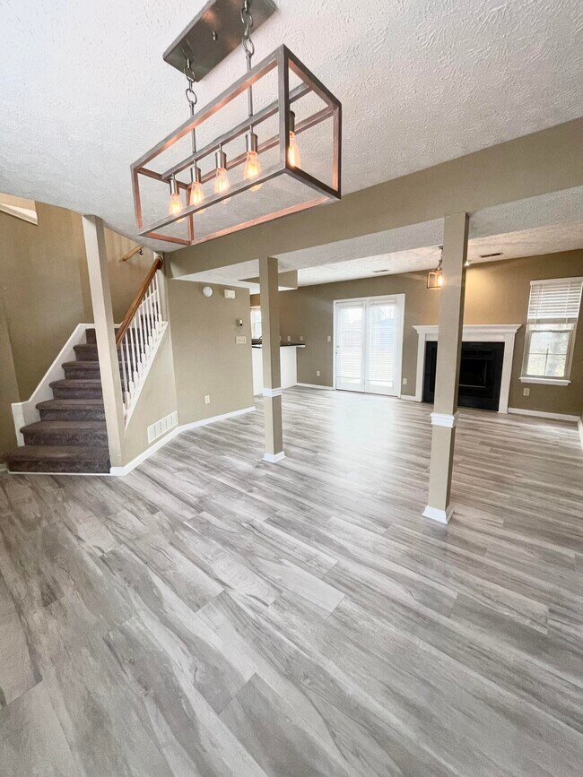 Building Photo - 2112 Belmont Dr