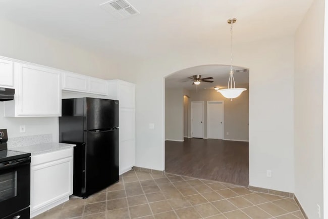 Foto del edificio - 346 Pleasant Pebble St