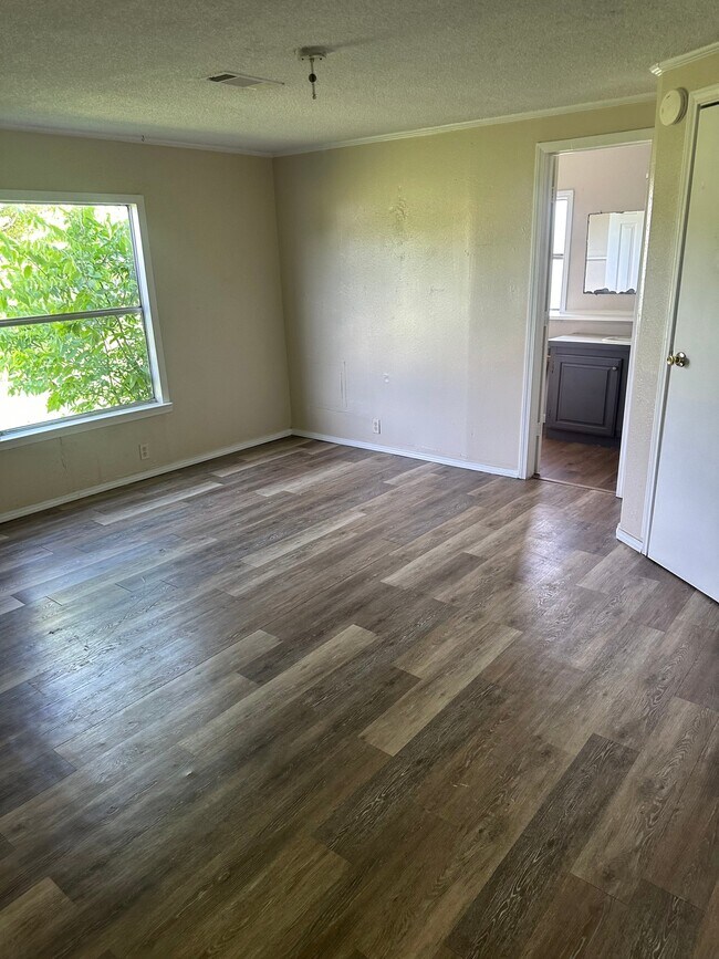 Foto del edificio - 208 Forest Creek Ln