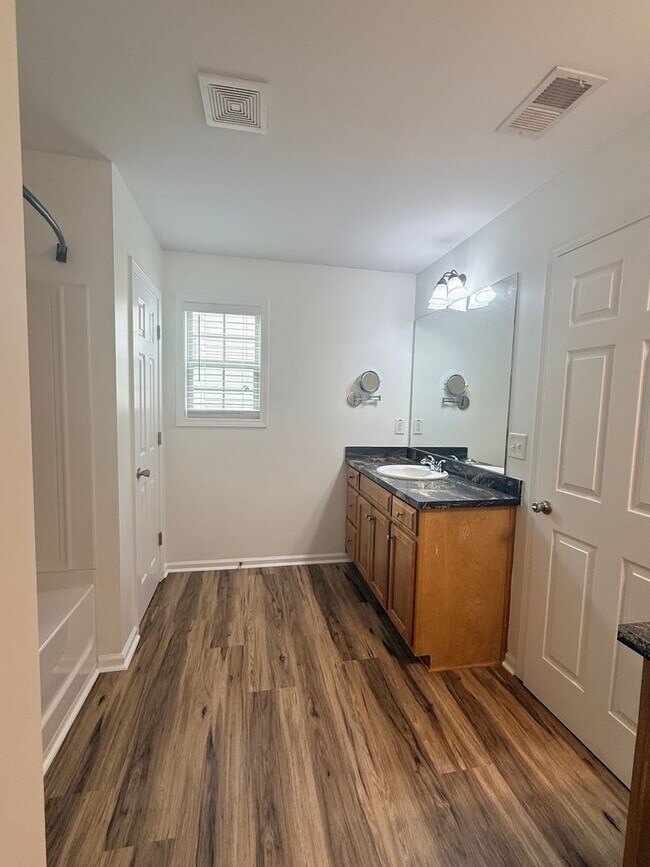 Foto del edificio - 5828 Bradshaw Ct