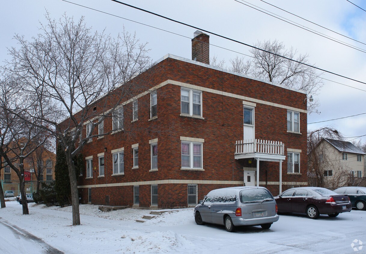 Building Photo - 1000 Newton Ave N