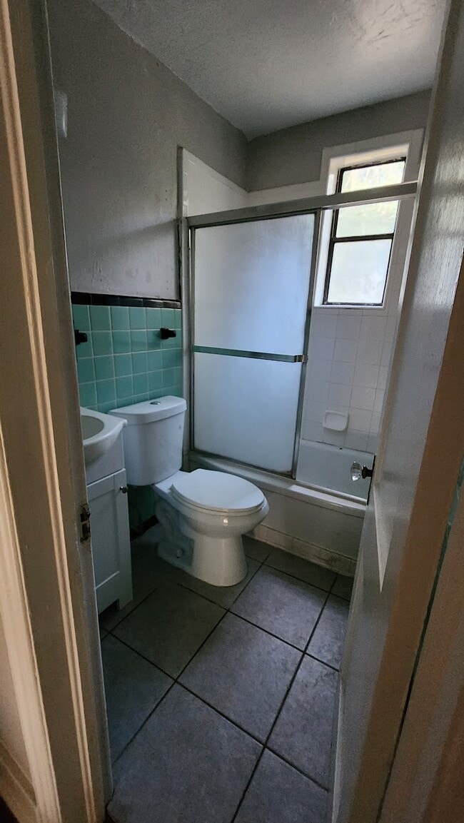 Building Photo - 238 Lake Ella Dr