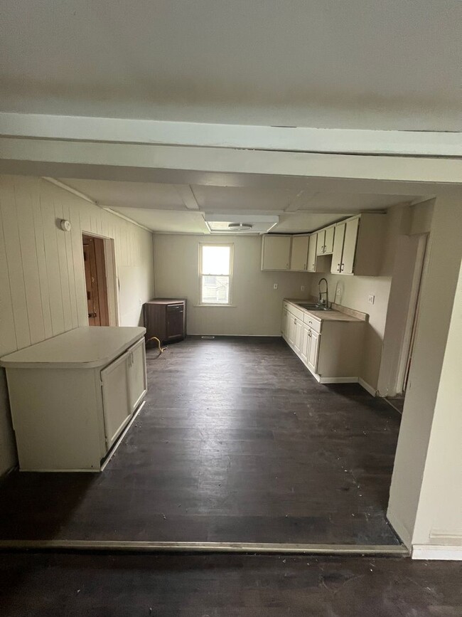 Foto del edificio - 6-Bedroom Home with Tons of Space!
