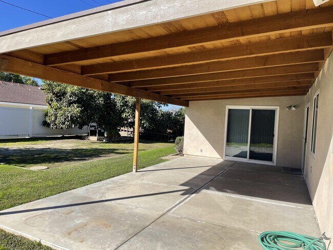 Building Photo - 1080 San Antonio Ave