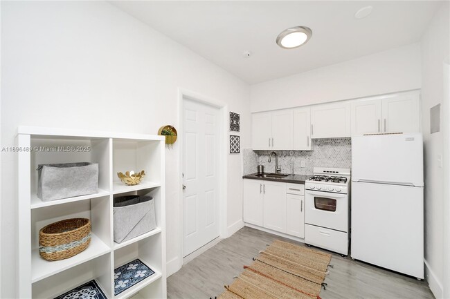 Foto del edificio - 770 NE 123rd St