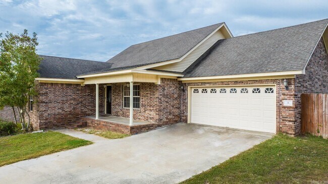 Building Photo - 14 Lauren Cove