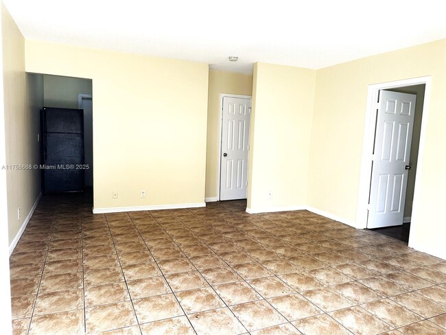 Building Photo - 146 NW 40th Ct