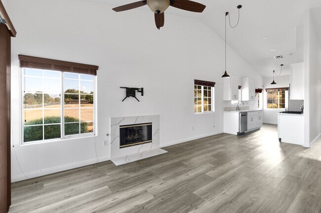 Foto del edificio - Beautiful 2 Bedroom Condo
