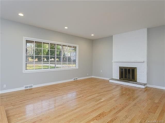 Foto del edificio - 30 S Oak Forest Dr