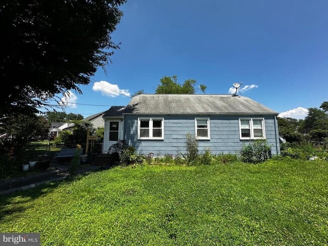 Building Photo - 3127 Wayne Rd