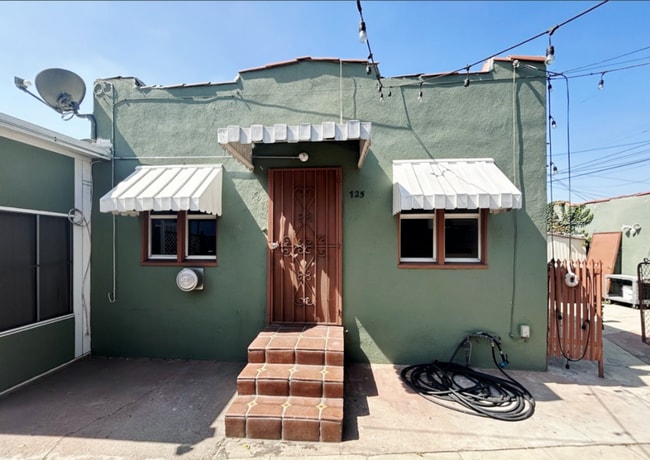 Building Photo - 725 E 81st St