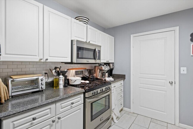 Foto del edificio - 5575 Seminary Rd