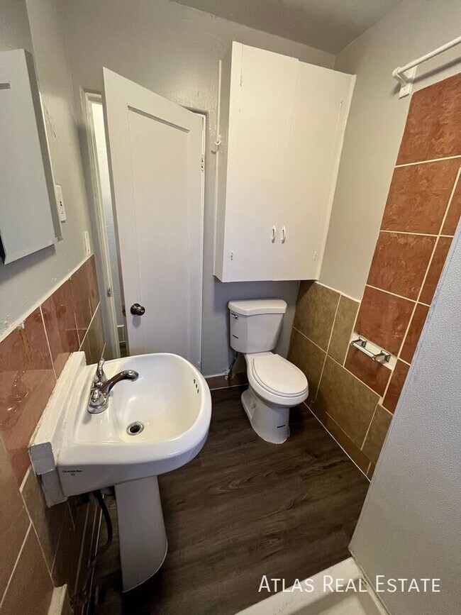 Building Photo - 8816 N 6th Pl