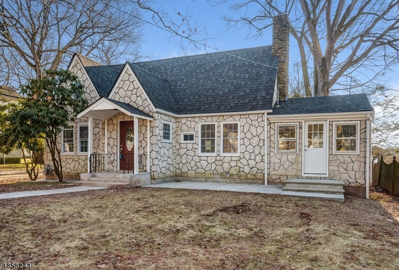 Primary Photo - 30 Woodland Ave