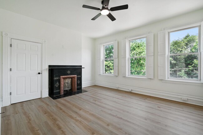 Foto del edificio - 3 bed 2 bath - fresh updates, central air,...